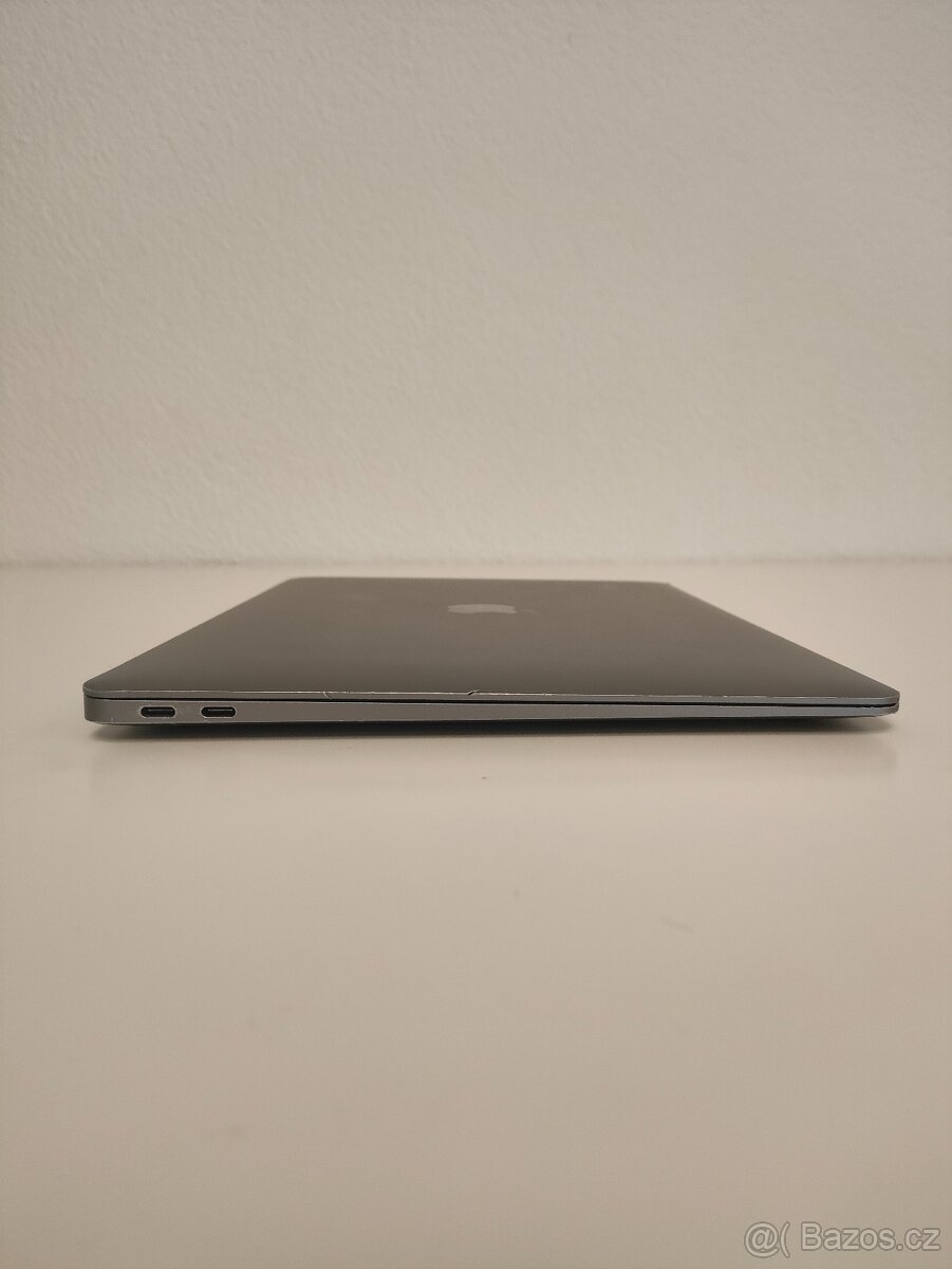 MacBook Air 13" 2019 | i5 • 8GB • 128GB SSD - 9
