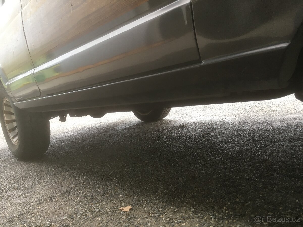 Jeep Grand Wagoneer 1985 5.9 - 9