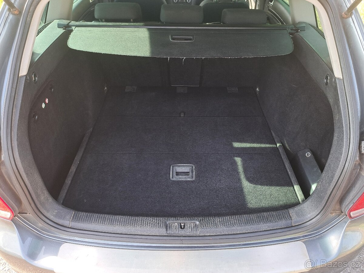 Volkswagen Golf VI, 1.6 tdi, 77 kW, Comfortline, tažné - 9