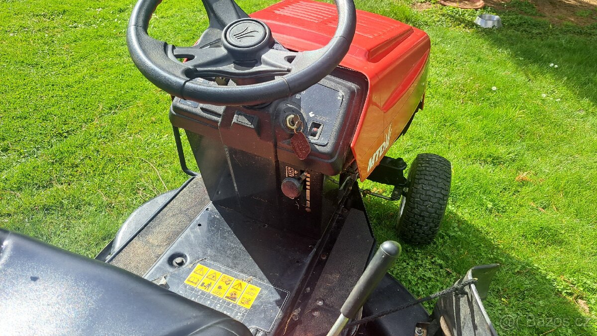 Zahradní traktor ( traktůrek ) MTD - 9