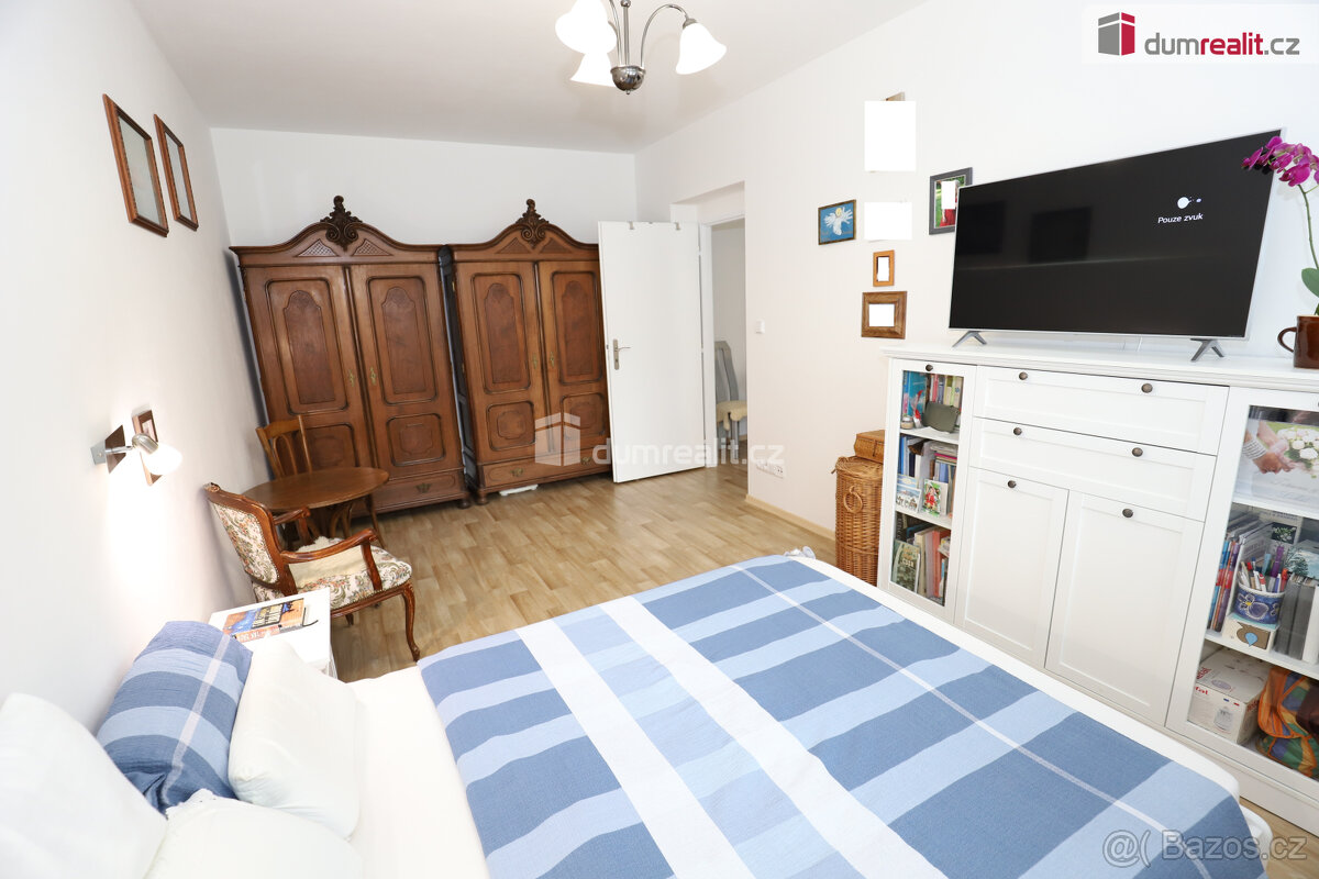 Krásný slunný byt 2+1/B/S v prvním patře cihlové novostavby - 9