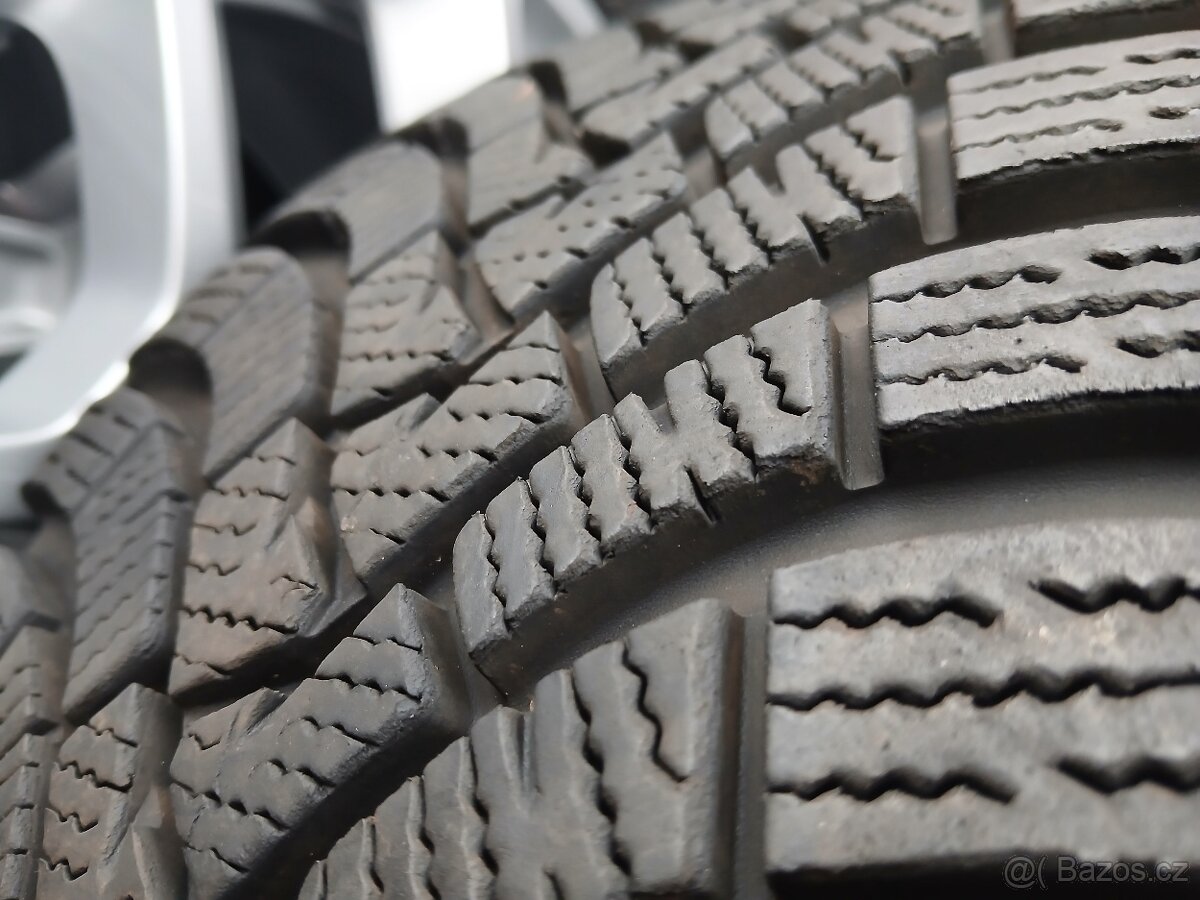 Prodám sadu Orig ALU kol Jeep 235/55R17 zimní - 9
