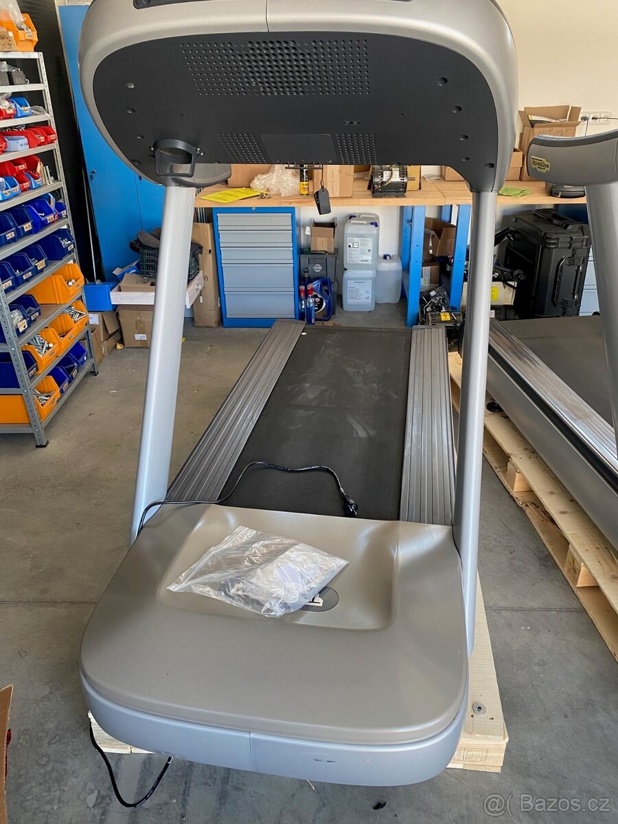 Běhací pás Technogym (2 ks) - lze zakoupit po 1 ks - 9