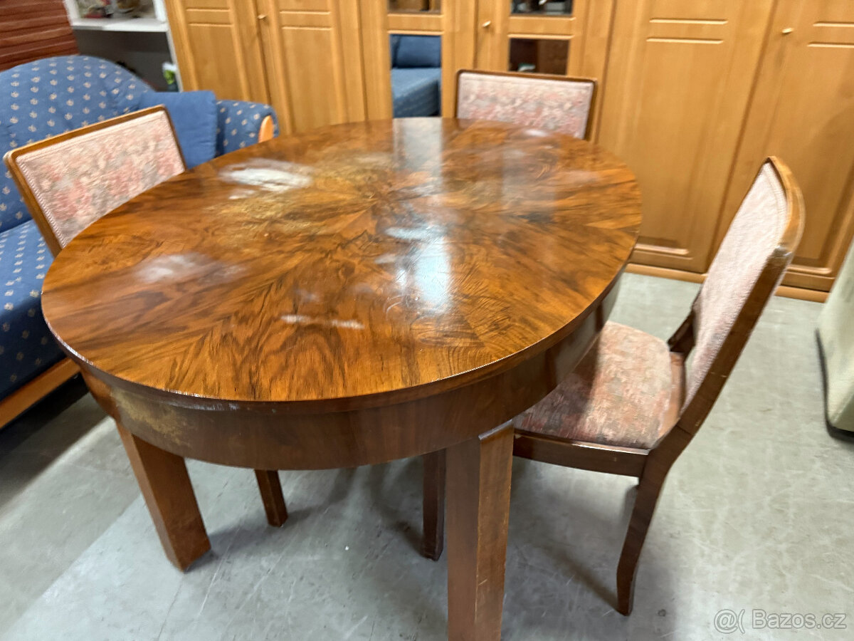 Rozkládací jídelní oválný stůl a čtyři židle - 9