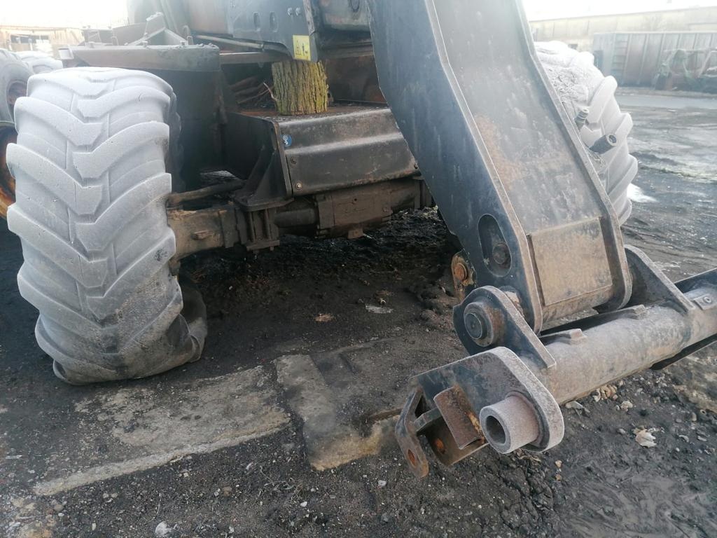 Dily na New Holland LM 435 r.2004 - 9