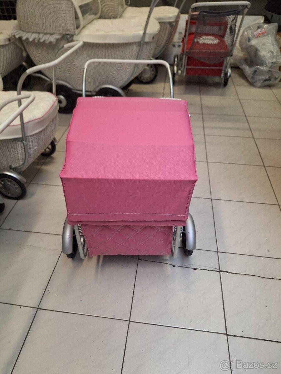 RETRO KOČÁREK PRO PANENKY - 9