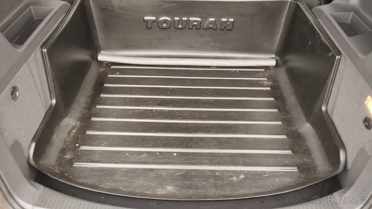 VW Touran1.6 TDI 77kw rok výroby 2012 - 9