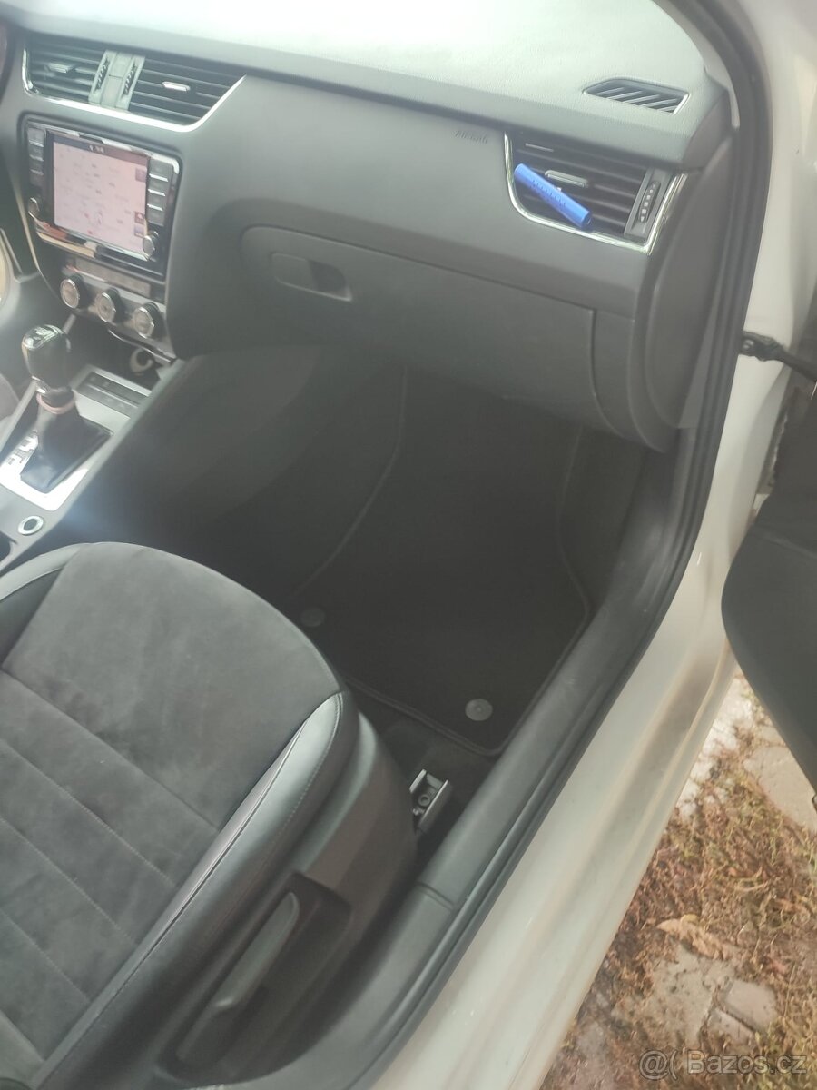 Octavia 3 2.0 TDi 110kw DSG Style - 9