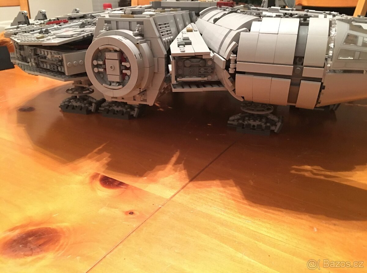 Star Wars Millennium Falcon 75192 a Venator 75367 - 9