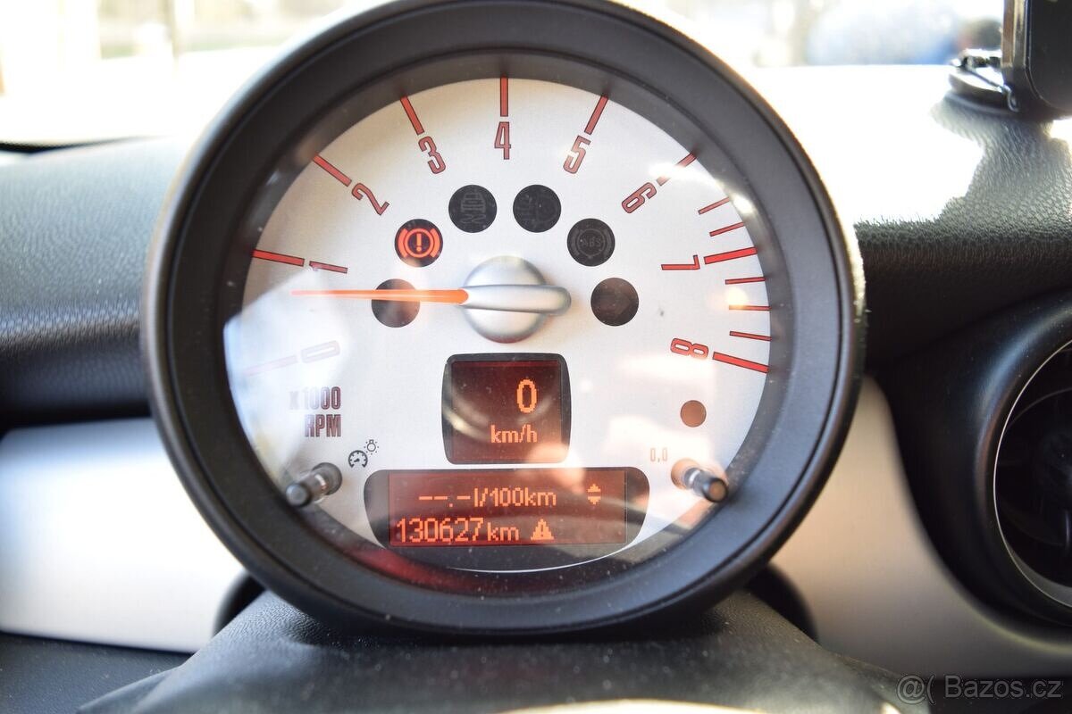 Mini Cooper R56 1.6benzín 90kW 2010 3dv. M6 - 9