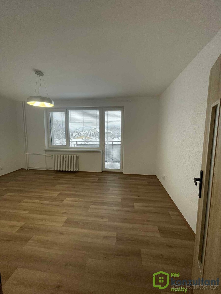 Pronájem prostorného bytu 3+1 s lodžií – 68 m², 3. NP, výtah - 9