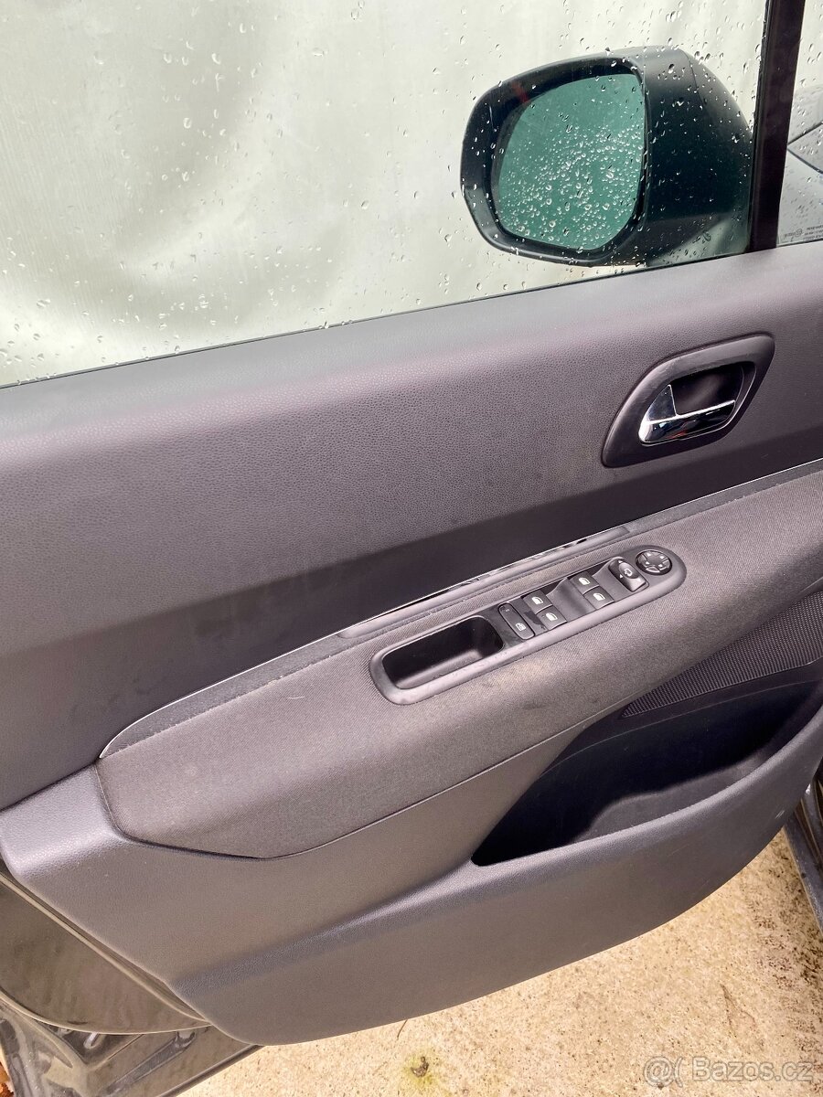 Peugeot 5008, 2.0 TDI, 110 kW, PARK. KAMERA - 9