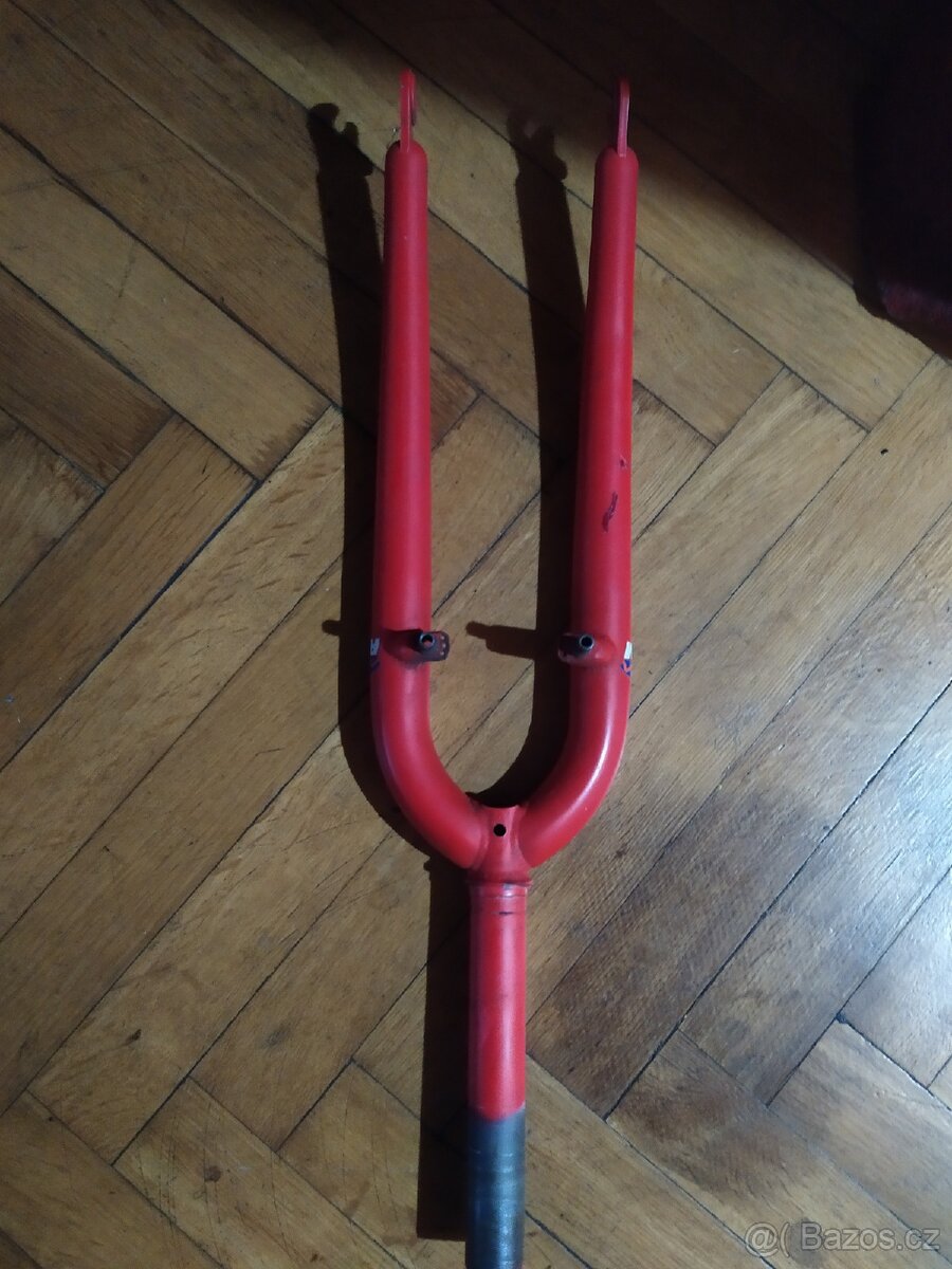 Kolo trekové Rock Machine 3x8. - 9