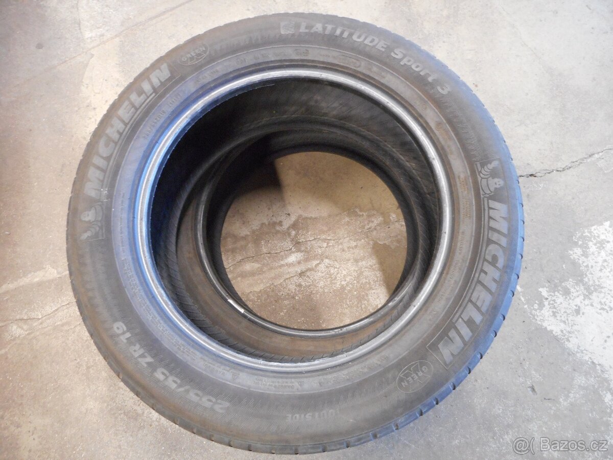 255/55R19 - 9