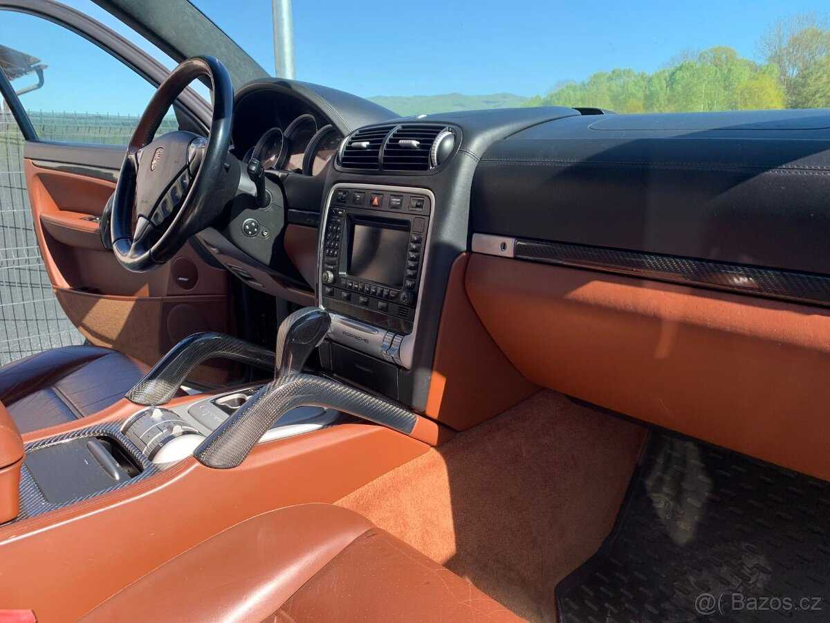 Porsche Cayenne Turbo Tiptronic - 9