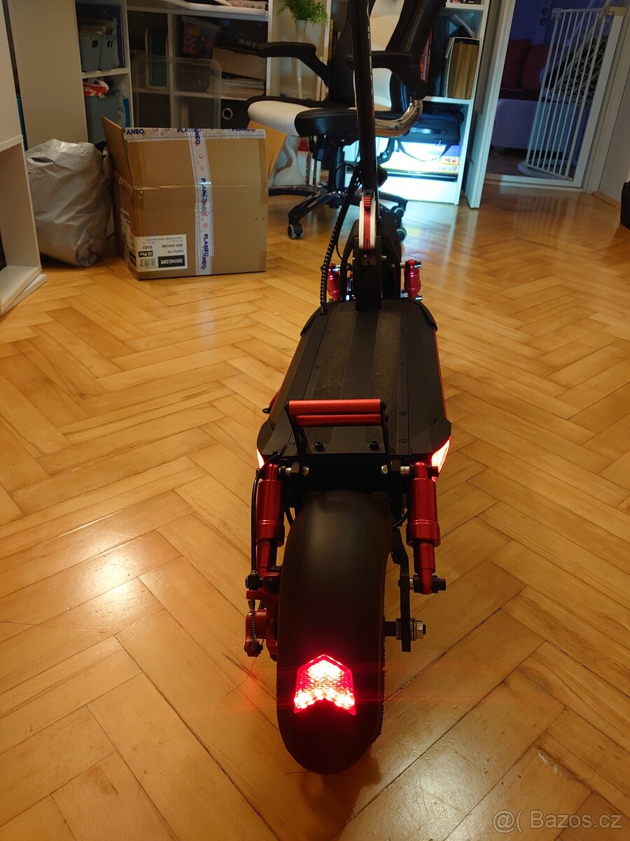 Elektrokoloběžka EV Viper 4 (2022) – top stav, 610 km - 9