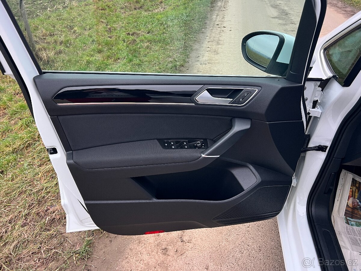 ► VW TOURAN 2.0TDI 110KW DSG HIGHLINE-LED-NAVI-KAMERA-TAŽNÉ - 9