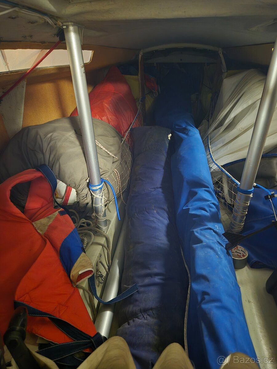 závodní plachetnice, Akros 75 - 9