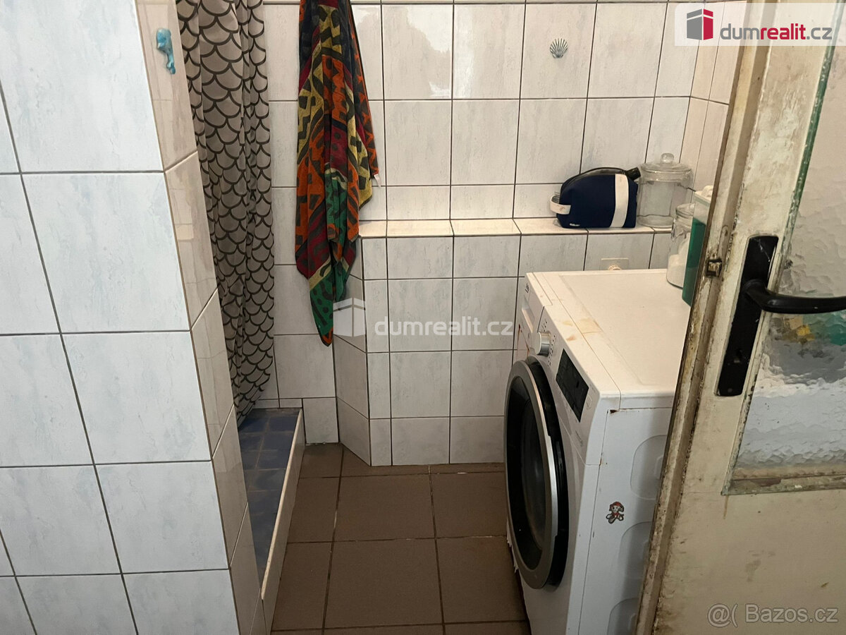 Prodej velký dvougenerační dům Blíževedly - 9