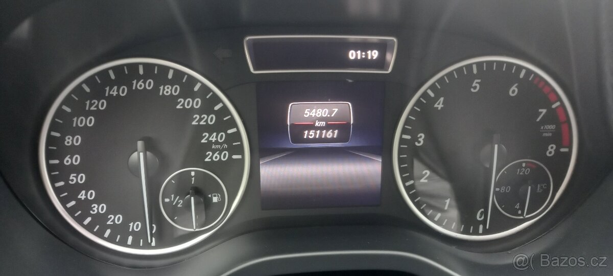 MERCEDES-BENZ A180 1,6i 90kw r.v.2014,KLIMA,KŮŽE,DOHODA - 9