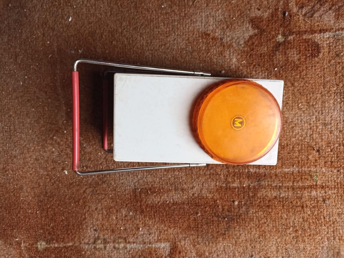 Malý svěrák nebo retro svítilna - 9