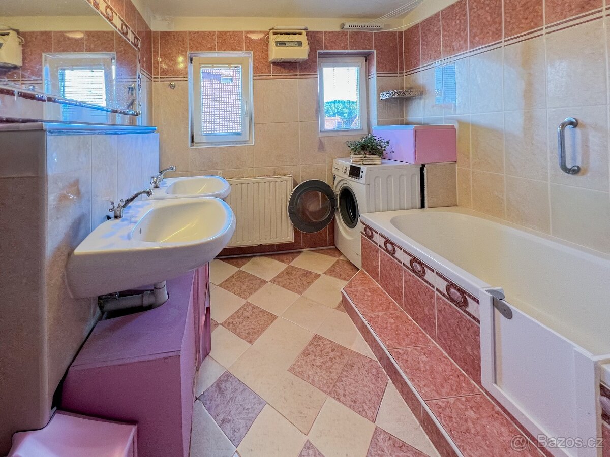 Prodej dvougeneračního domu ve Švihově - 9