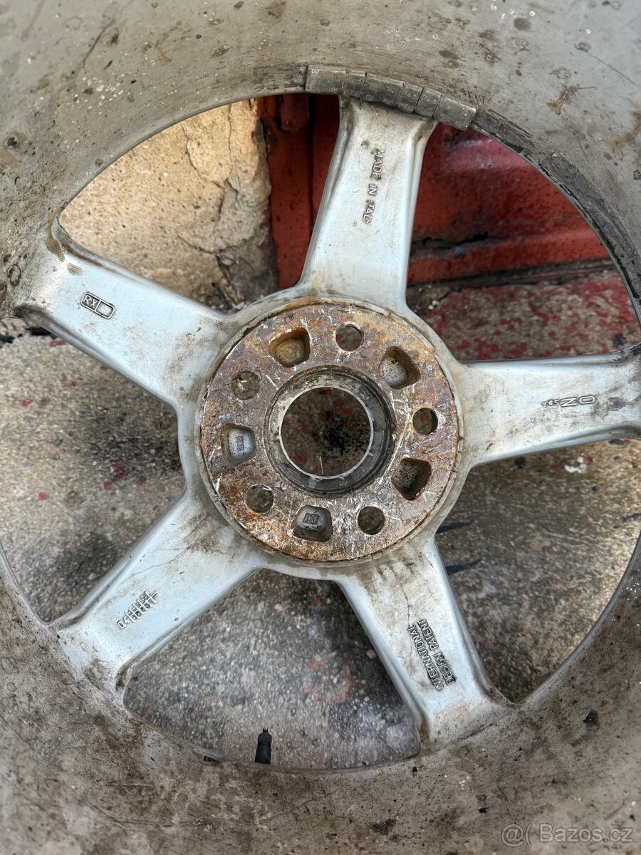 Original OZ Racing 5x114,3 R18 - 9