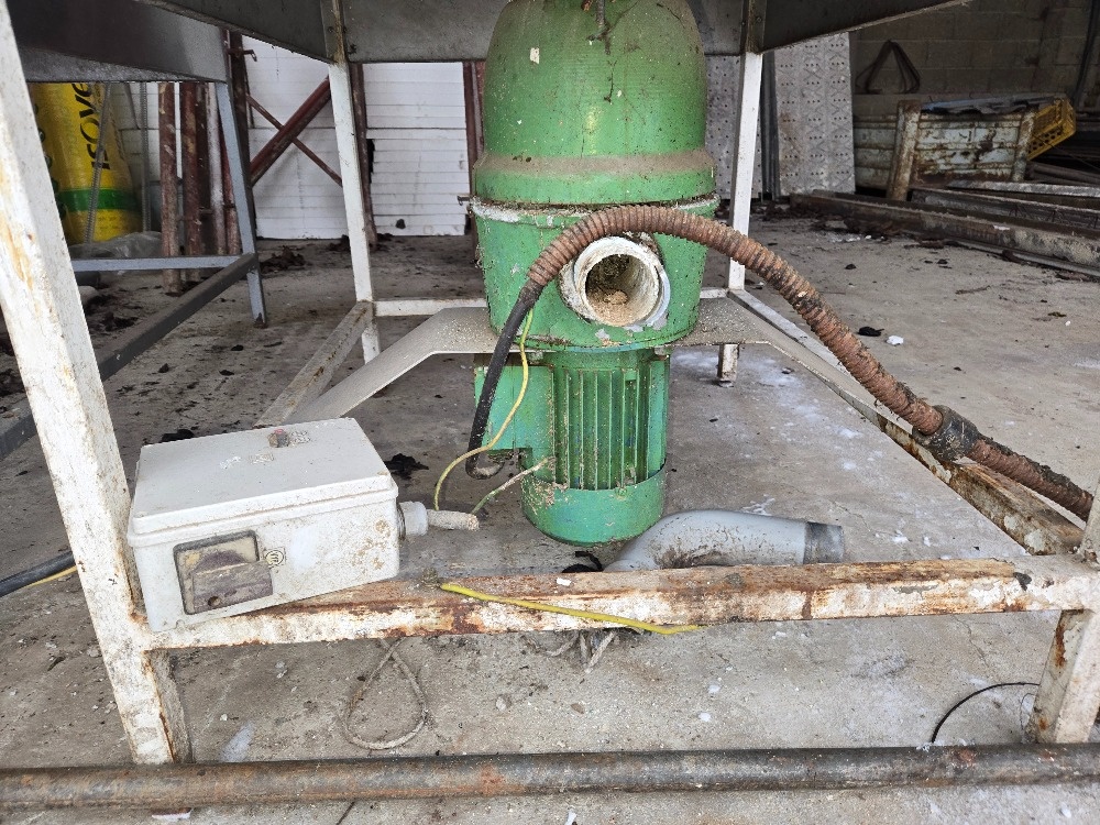 Profi stůl s elektrickým drtičem - 9