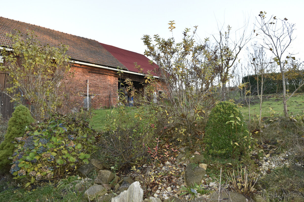 Červený Kostelec - rodinný dům 3+kk s pozemkem 2069 m2 - 9