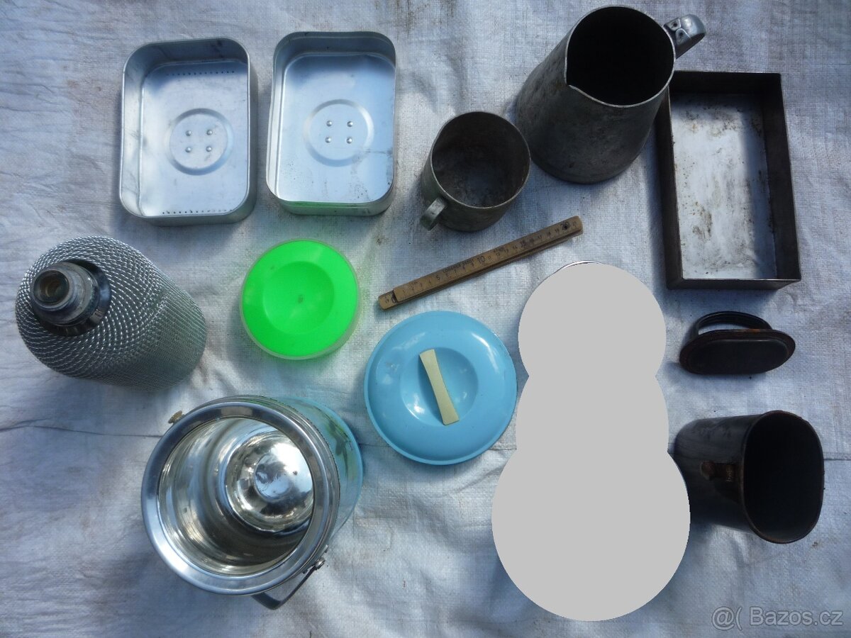 prodám různé staré kuchyňské vybavení....vánoční stojany... - 9