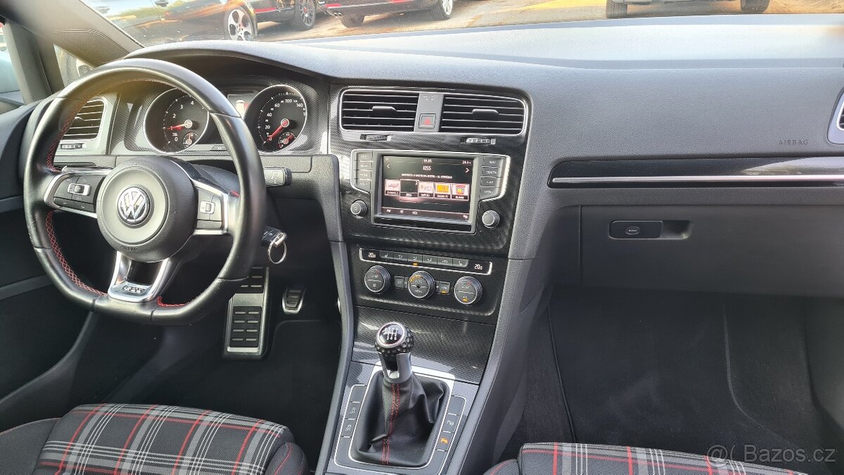 VOLKSWAGEN GOLF 7 GTI - 2,0TSi 162kW - Manuál. - 9