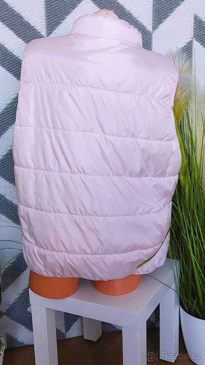 LEHOUNKÁ PROŠÍVANÁ VESTA S ŠÁTKEM-INFINITY- vel. 48 - 9
