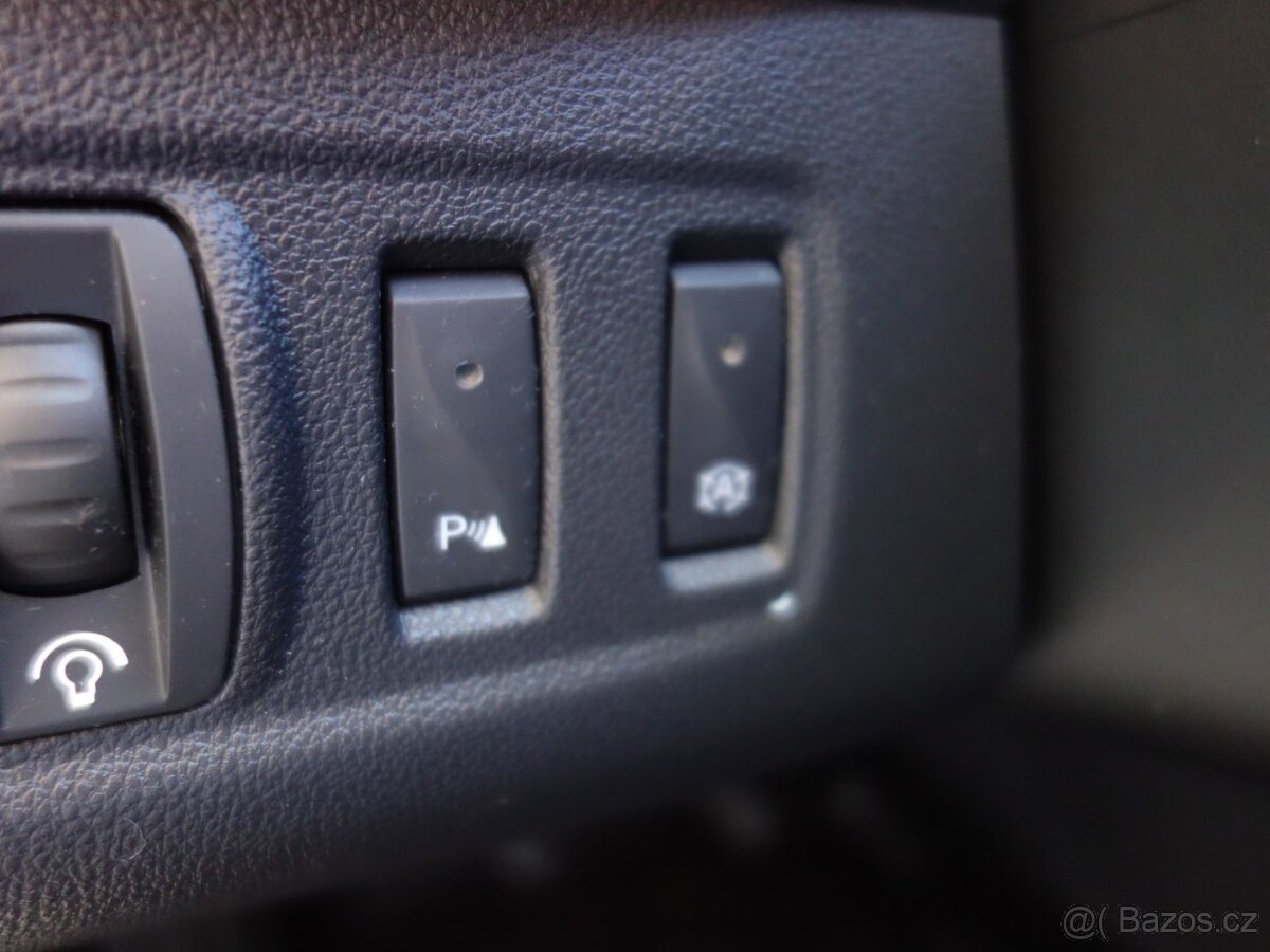 RENAULT CLIO 1.2i 87kW 4-VÁLEC LIMITED - 9