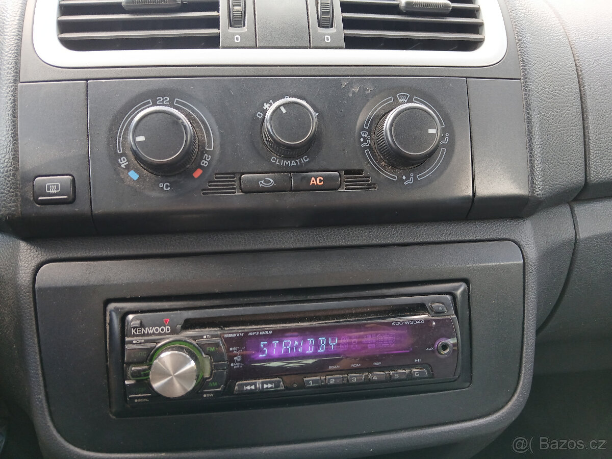 Škoda Fabia Combi 1.4 MÁLO NAJETO - 9