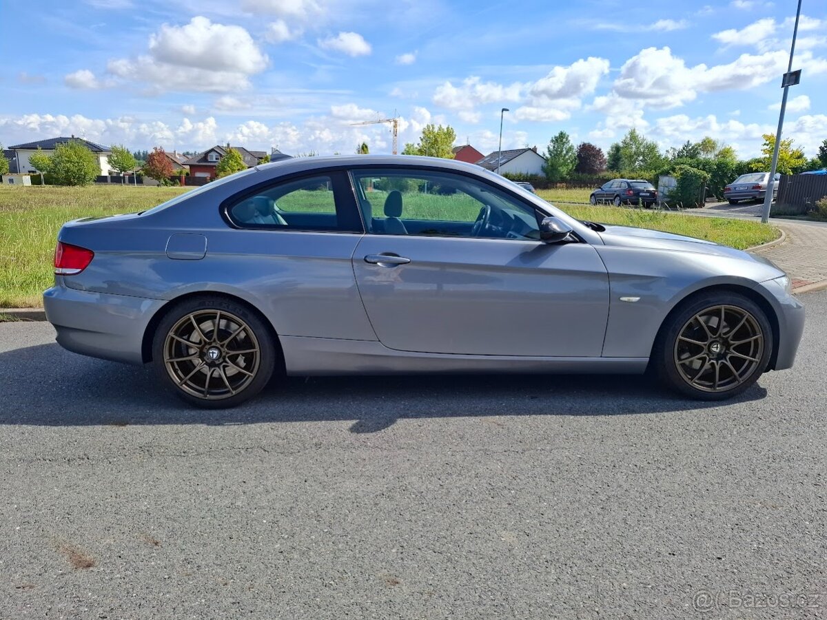 BMW e92 330ix manuál - 9