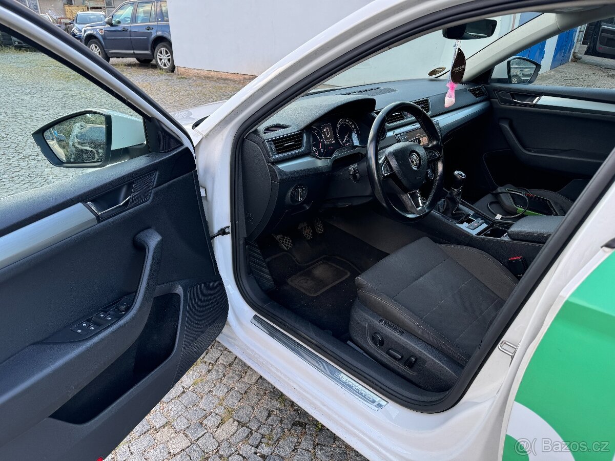 Pronájem Škoda Superb 2.0 TDi, 110 kW, taxi, BOLT, UBER - 9