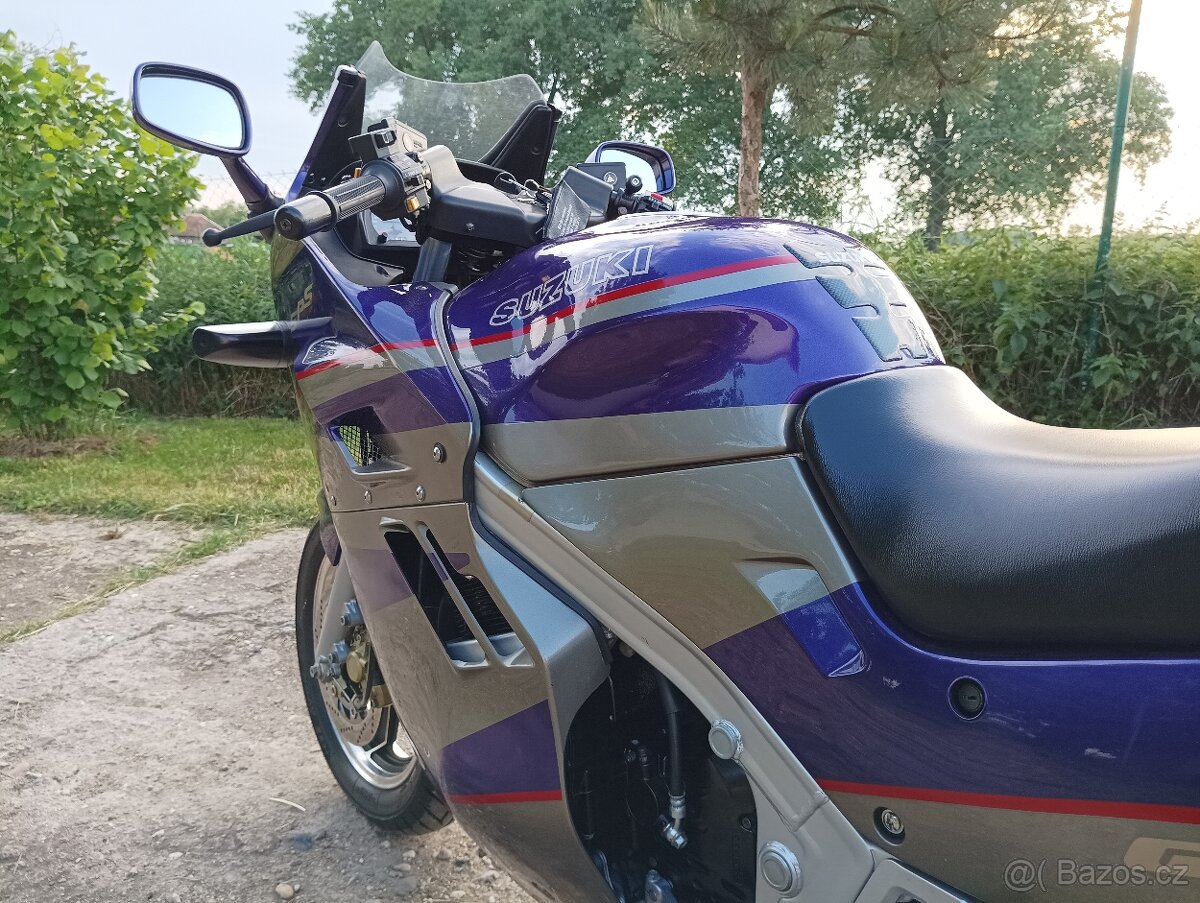 Suzuki GSX1100F - 9