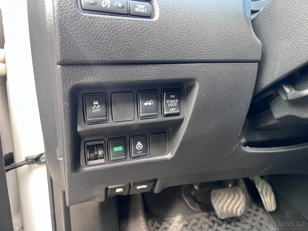 Nissan X-Trail, 4x4 AUTOMAT 2.0 Benzin 107kw - 9