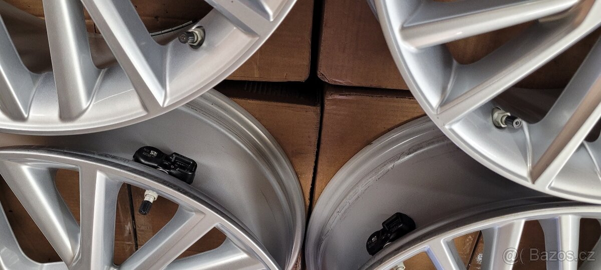 Toyota Corolla Cross,18' alu disky,nové, tpms - 9