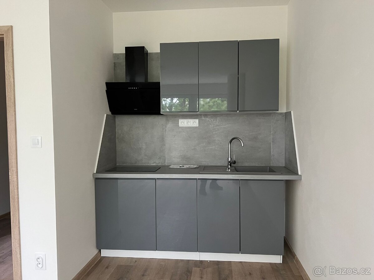 Vzorková levná KUCHYNEPROTEBE v rozměru 260 a 120 cm - 9