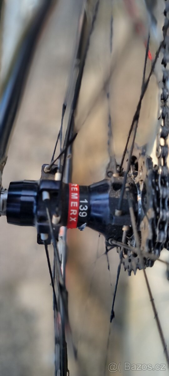 Karbonové silniční kolo - 9