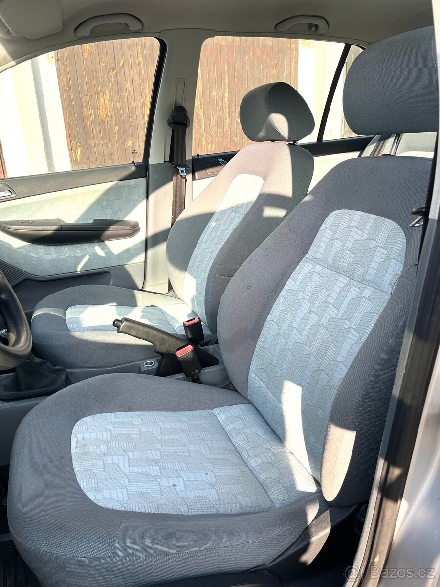 Škoda Fabia 1.4 BENZIN 175 000km Velmi zachovalý stav - 9