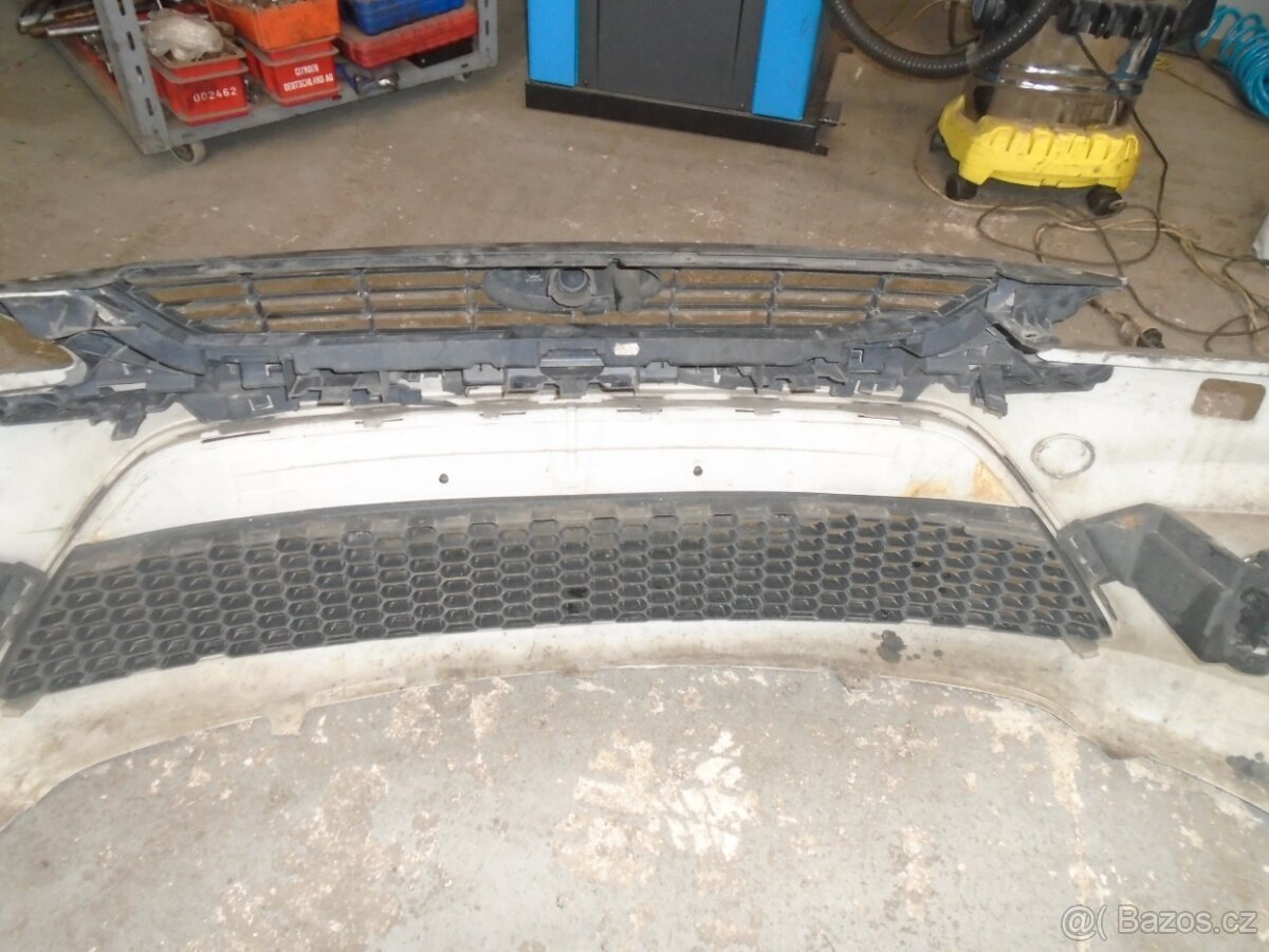 ford focus 2010 ST přední nárazník - 9