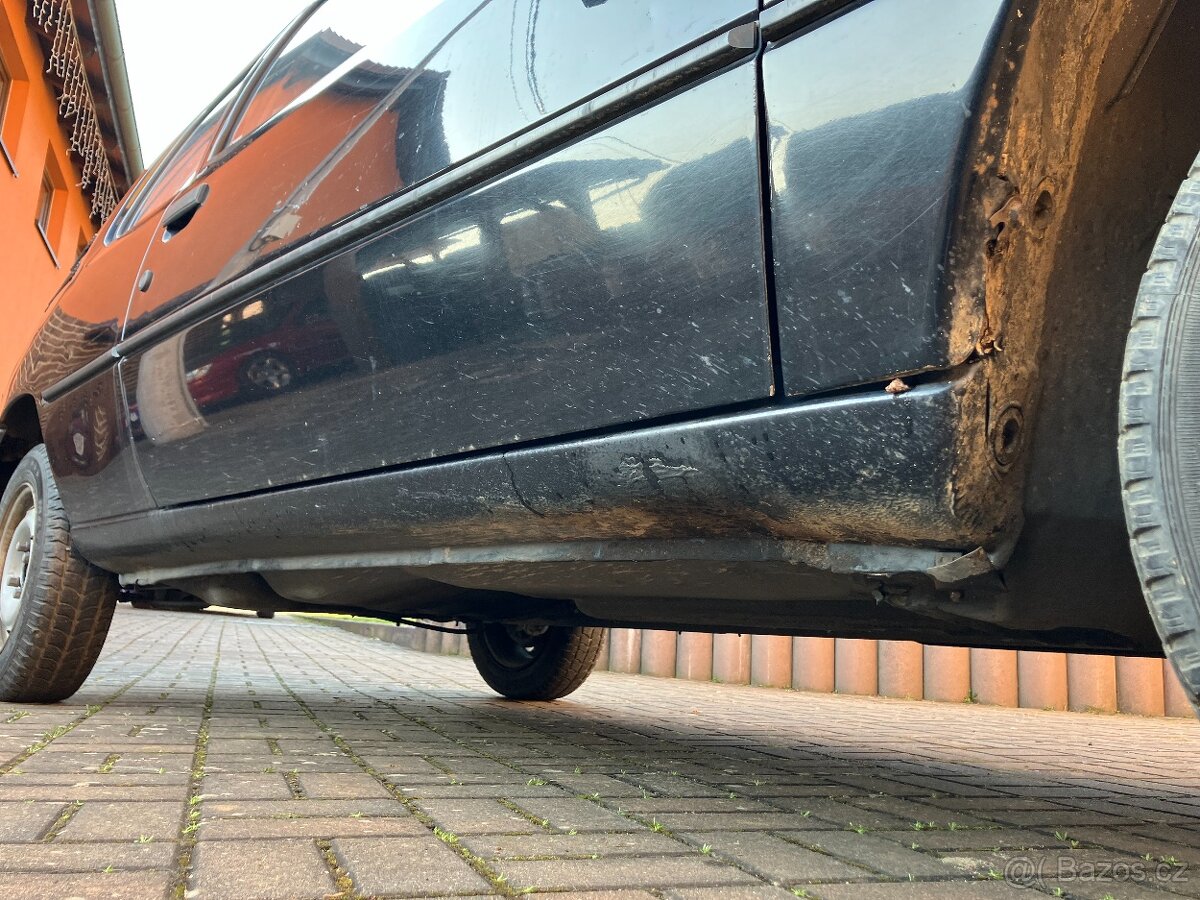 Peugeot 205 1.8 D - 9