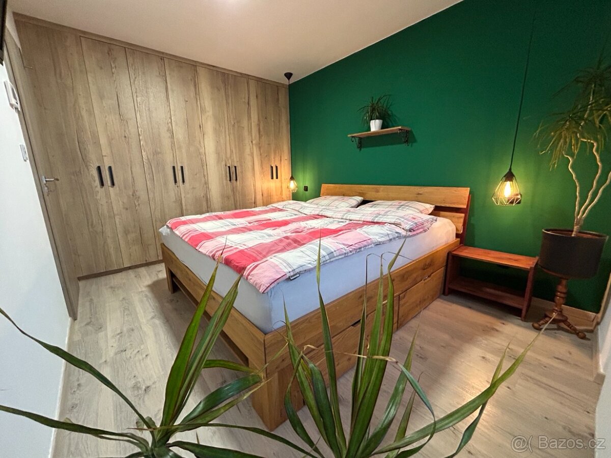 Slunný moderní byt 3+kk s vlastním parkováním a zahradou. - 9