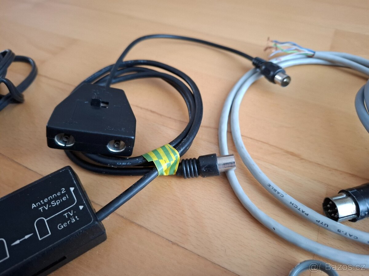 Konvolut/sbírka kabelů pro 8-bitové počítače - 9