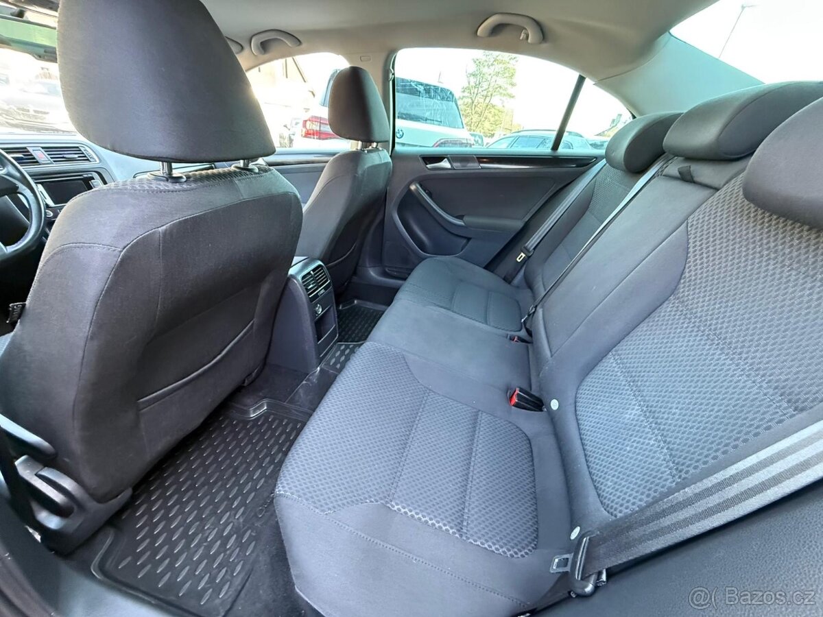 VW Jetta 1.6TDi NAVI-MANUAL-SERVIS - 9