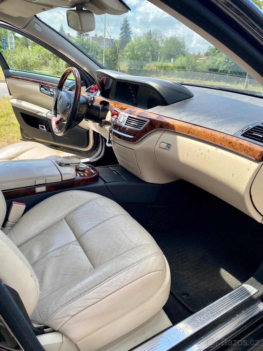 Mercedes-Benz S-Class (W221) - 9