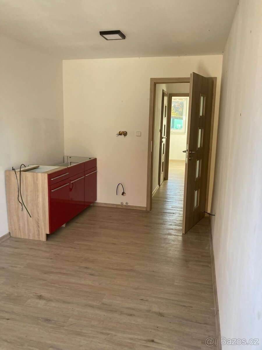 Obytný mrazící návěs - 9