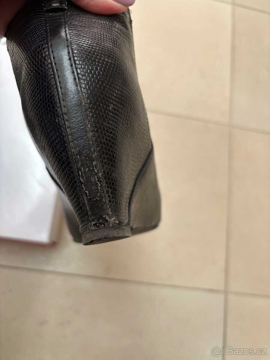 Dámské kotníčkové boty, DKNY vel.37,5, kožené - 9